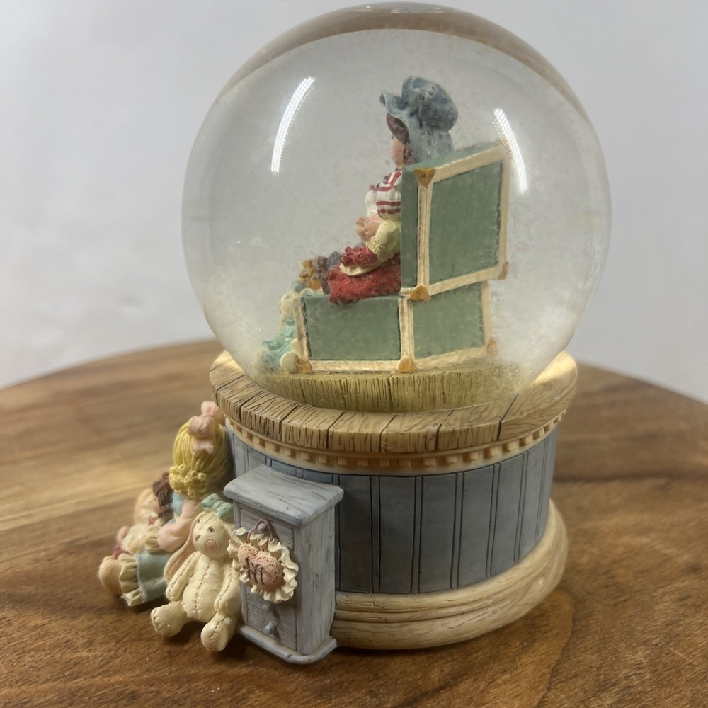 Heart Tugs "Friends Are the Best Collectibles" Musical Snow Globe‎ – Excellent - Picture 6 of 12